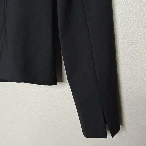 Hugo boss 2 buttom closure office formal virgen wool blend blazer. - Picture 8 of 8